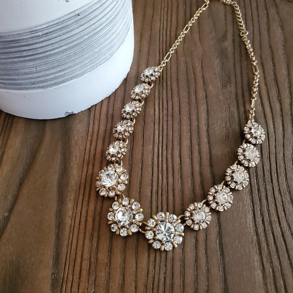 Jewelry - Sparkly Statement Necklace